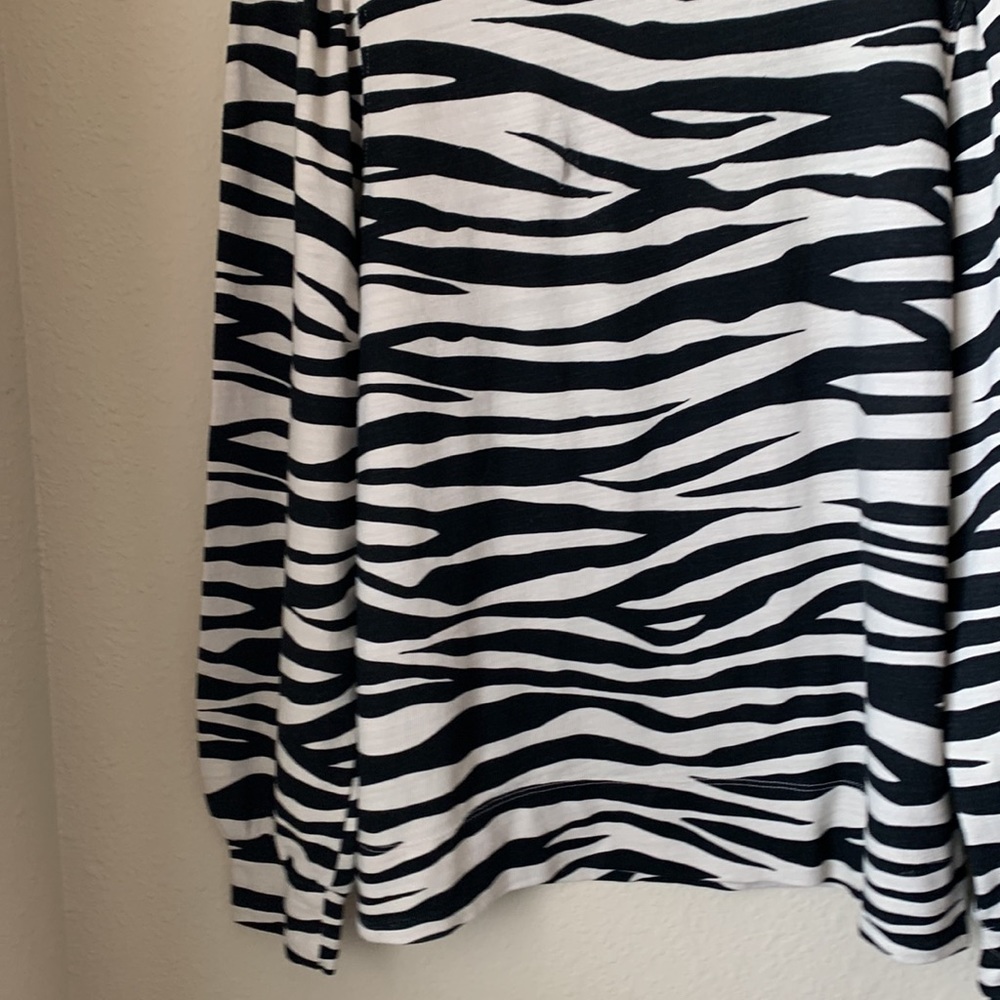 Loft Zebra 🦓 print, puff sleeve sweatshirt - Picture 4 of 10